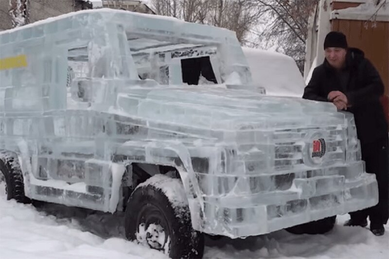 خودروی عجیبی که از یخ ساخته شده است / فیلم