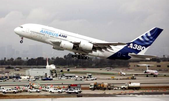 تردید خلبان بزرگترین هواپیمای مسافربری جهان از فرود / فیلم