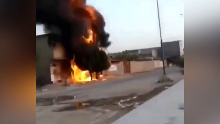 لحظه انفجار ترانس برق به دلیل گرما در خوزستان / فیلم