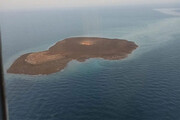 تصاویری هوایی از دهانه آتش فشان فعال شده در دریای خزر / فیلم
