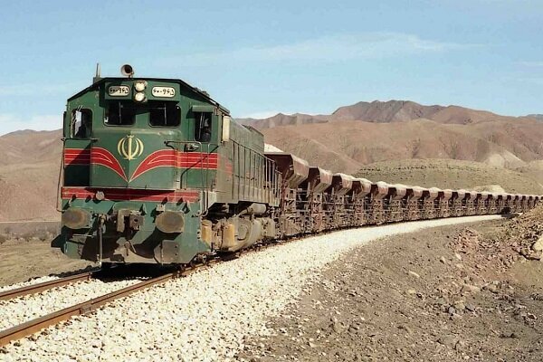 جزئیات حادثه خروج قطار باری از ریل در سمنان / ۳ نفر مصدوم شدند