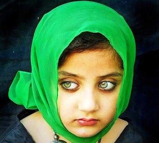 دختر بچه‌ای که زیباترین چشم‌های جهان را دارد / عکس