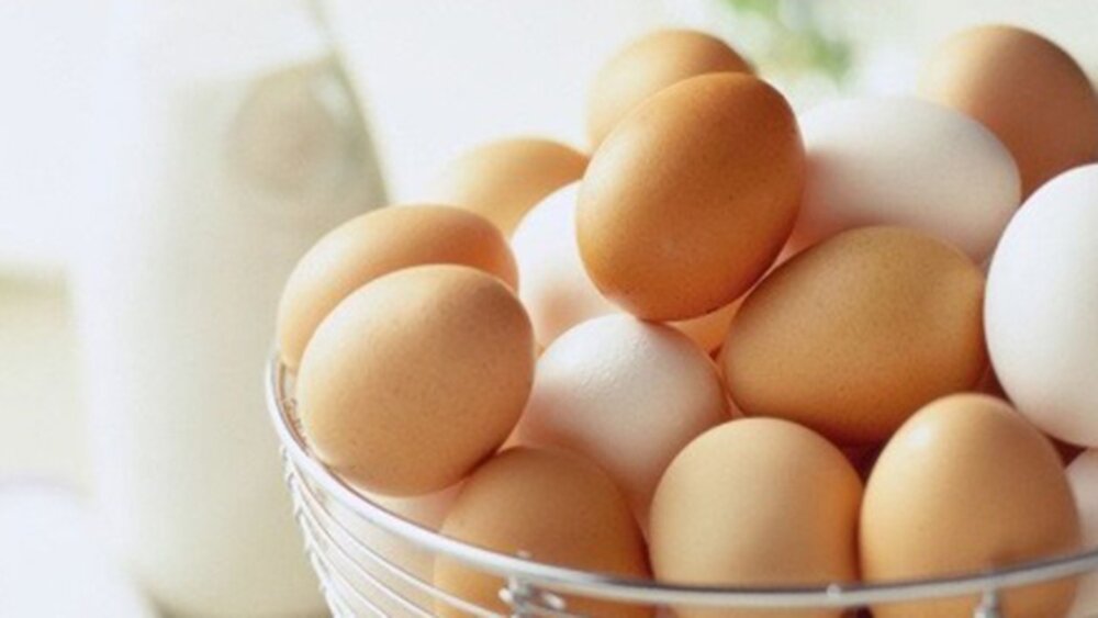 به چه افرادی بیشتر توصیه به مصرف تخم مرغ می‌کنیم؟