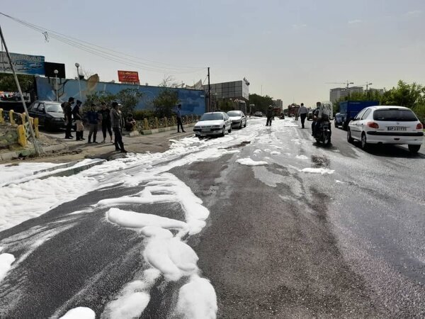 عکس | نشت بنزین در جایگاه سوختِ یکی از بزرگراه‌های تهران