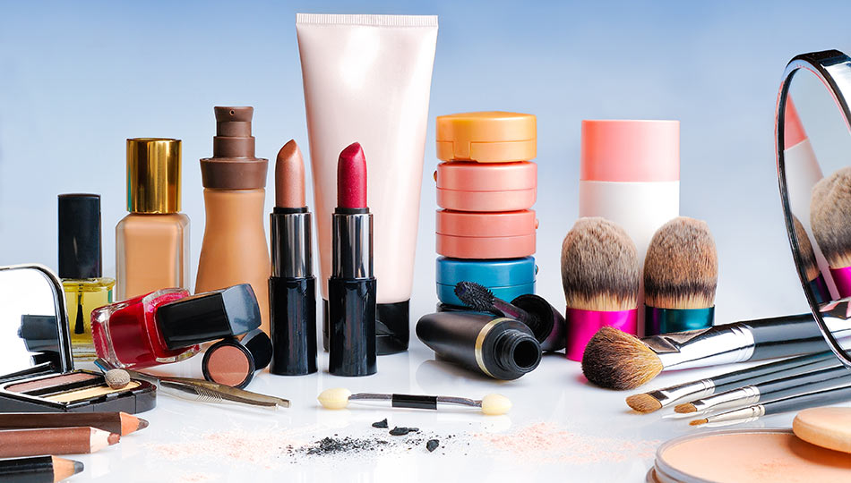 ۳ نکته مهم قبل از خرید محصولات آرایشی که می‌تواند از بروز فاجعه جلوگیری کند