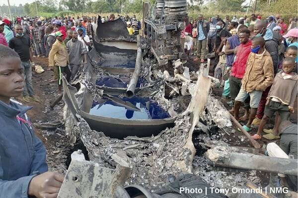  انفجار تانکر سوخت در کنیا ۱۳ کشته بر جا گذاشت +عکس و فیلم 