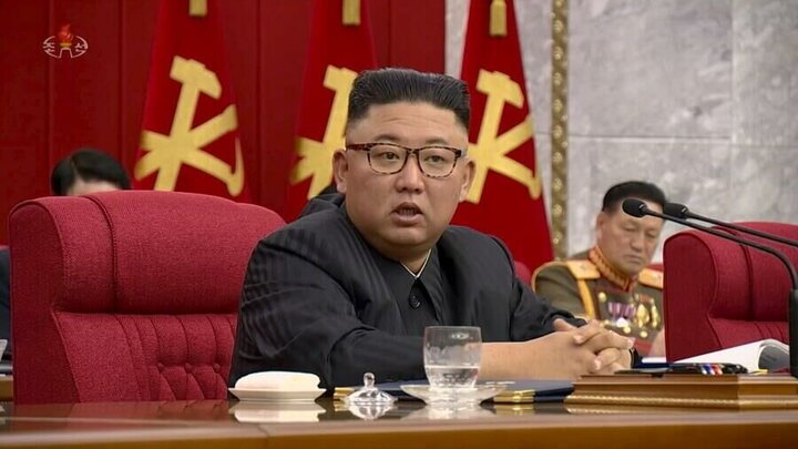 خوشگذرانی رهبر کره شمالی در کشتی تفریحی لوکس / عکس