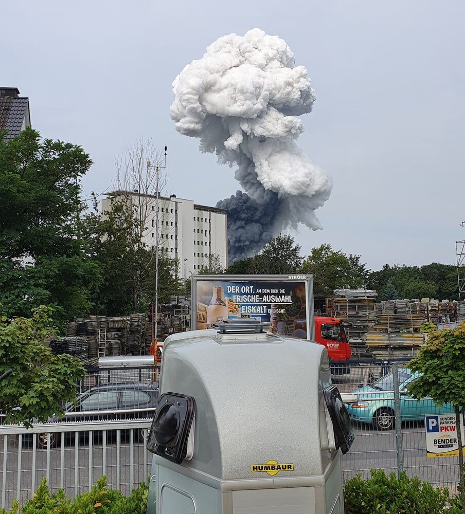 انفجار مهیب در کارخانه مواد شیمیایی در آلمان / عکس