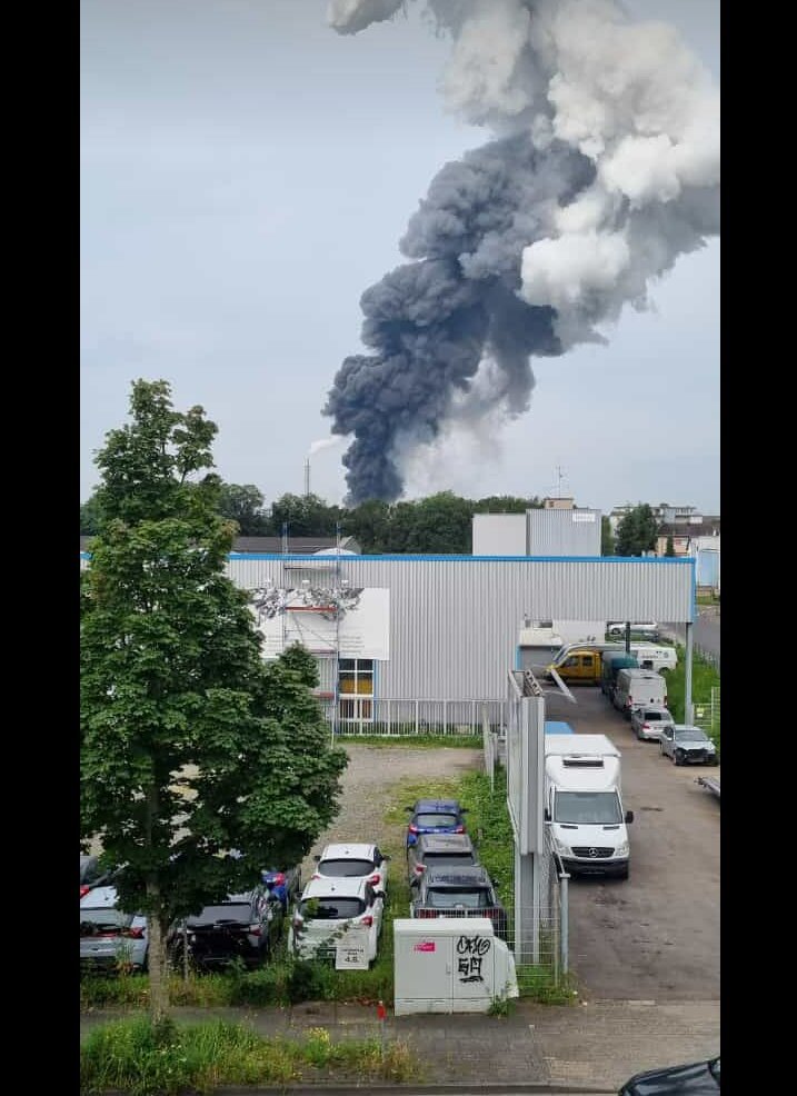انفجار شدید در کارخانه مواد شیمیایی آلمان + ویدئو و عکس