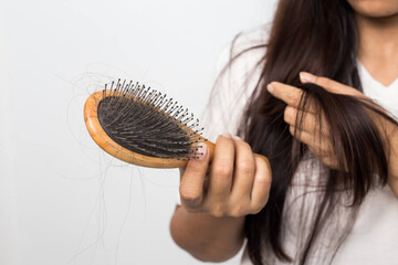 با این روش‌های طبیعی و خانگی موهایتان را پرپشت کنید!