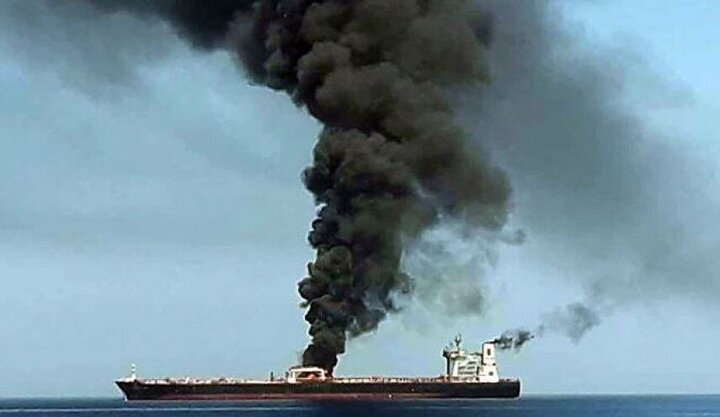ادعای نفتالی بنت: ایران مسئول هدف قرار گرفتن کشتی اسرائیلی در دریای عمان است