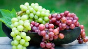 فواید فراوان انگور برای بدن؛ از کاهش چربی خون تا پیشگیری از پوکی استخوان