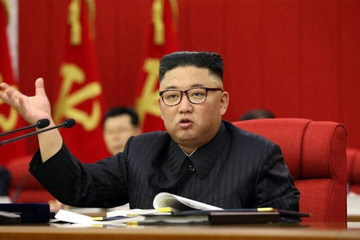 تصویر جدید رهبر کره‌شمالی با سر بانداژ شده جنجالی شد / عکس