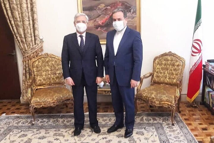 دیدار مدیرکل سیاسی و امنیتی وزارت امور خارجه ایتالیا با عراقچی 
