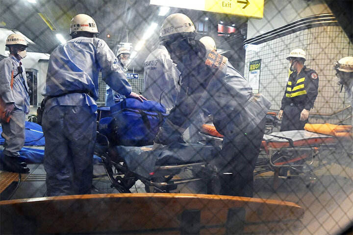 چاقو خوردن مسافران مترو در توکیو؛ ۱۰ نفر مجروح شدند / فیلم