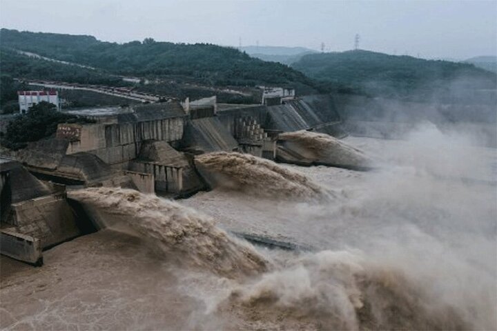 ویدیو وحشتناک از لحظه شکسته شدن سد در سیل اخیر چین