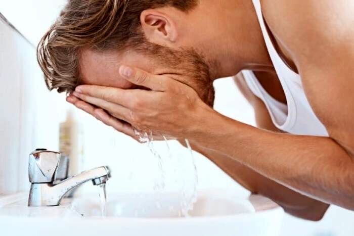 ۱۲ اشتباه رایج که هنگام شستن صورت انجام می دهید