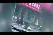 ویدیو هولناک از لحظه قتل پلیس کره‌جنوبی با ساطور توسط یک روانی
