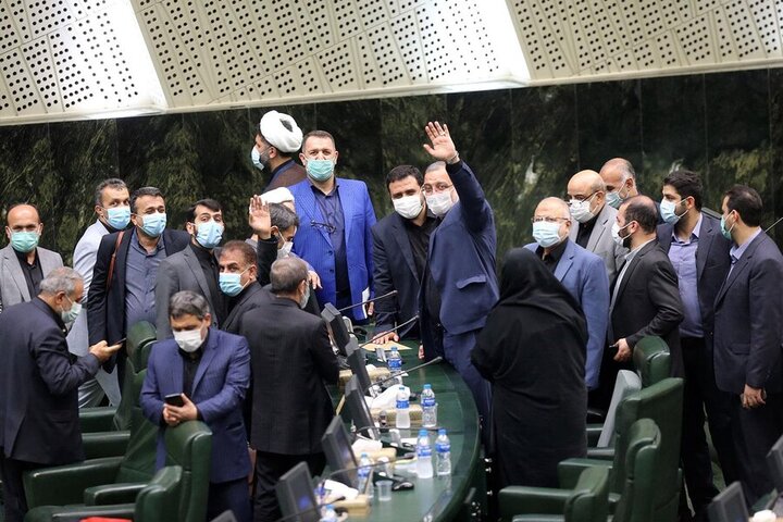 خداحافظی زاکانی از مجلس / تصاویر