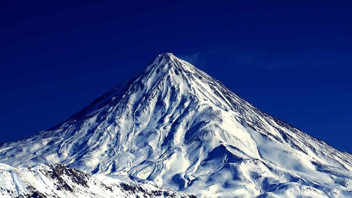 ممنوعیت صعود به قله دماوند تا اطلاع ثانوی