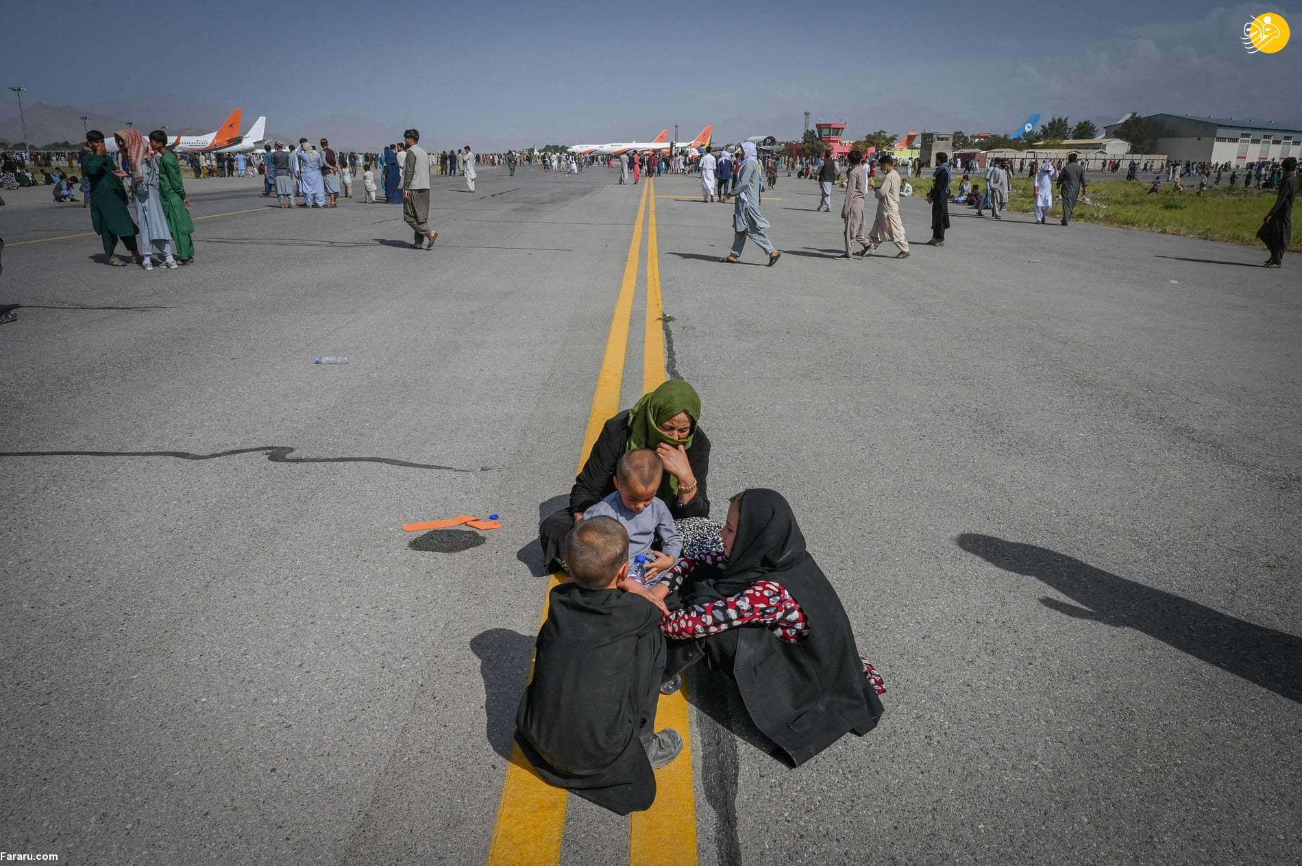 تصاویر عجیب از حضور ۶۴۰ افغان در هواپیمای نظامی آمریکا!