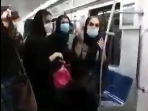 کتک‌کاری در واگن بانوان متروی تهران بر سر ماسک / فیلم