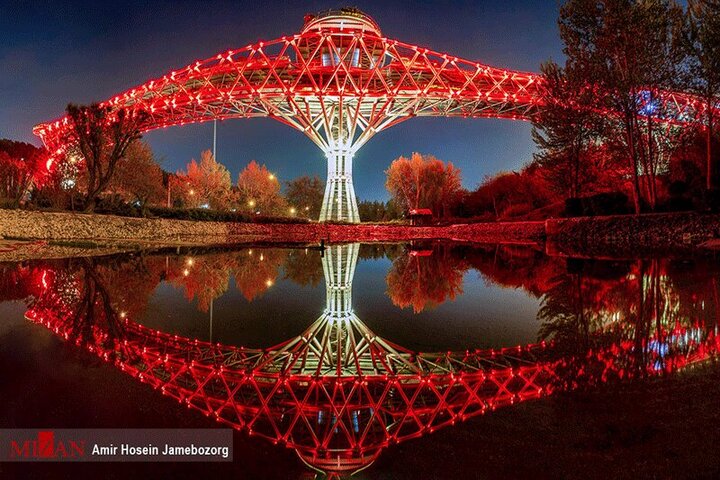 ​پل طبیعت تهران قرمز می‌شود