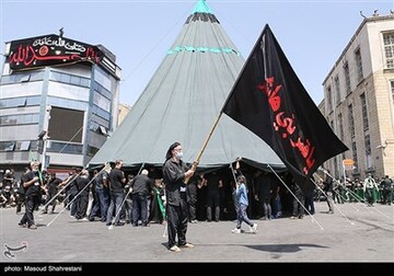 بی احترامی به خیمه امام حسین در میدان هفت تیر تهران + واکنش مردم / فیلم
