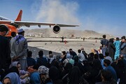 پاکسازی مسیر برای پرواز هواپیما در فرودگاه کابل / فیلم