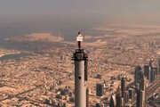 لحظه پخش اذان از بلندگوهای بلندترین برج جهان / فیلم