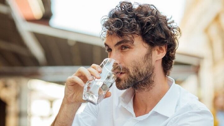  ۵ تاثیر شگفت انگیز نوشیدن آب بر روی مغز!