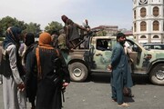 لحظه شکستن موبایل یک شهروند افغان توسط طالبان / فیلم