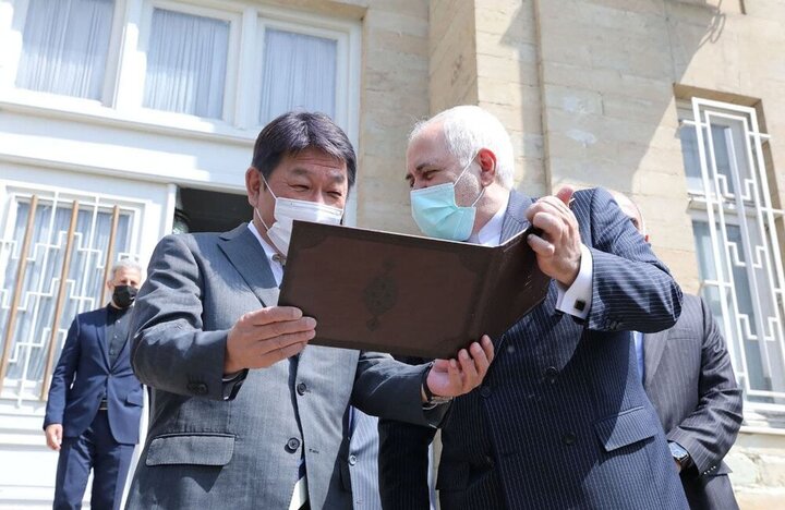 روایت ظریف از دیدارش با وزیر امور خارجه ژاپن / عکس