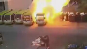 لحظه وحشتناک انفجار ناگهانی یک دستگاه اتوبوس برقی در چین / فیلم