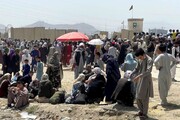 شرایط اسفناک مردم افغانستان در فرودگاه کابل / فیلم