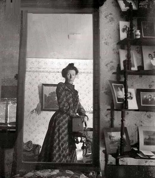 نخستین عکس سلفی جهان توسط این زن گرفته شد! / عکس