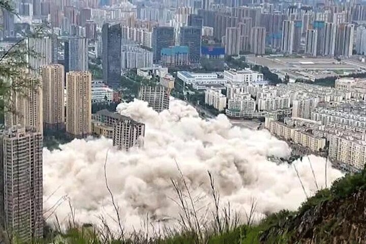 ویدیو هولناک از تخریب همزمان ۱۵ برج بلند در چین