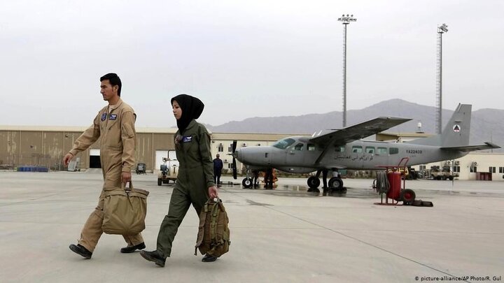 طالبان خلبان زن افغانستانی را سنگسار کرد