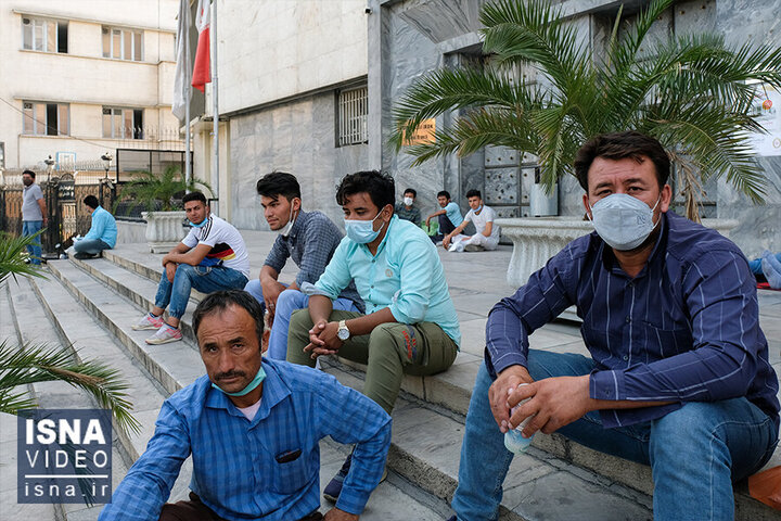 ازدحام عجیب پناهجویان افغانستانی در تهران برای اخذ ویزای آلمان / فیلم