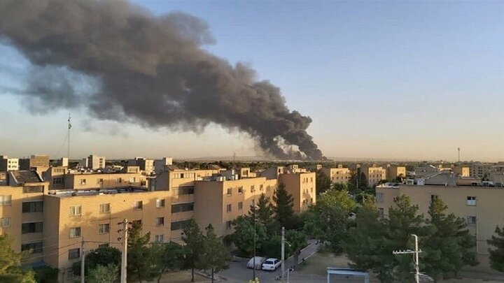 یک مجتمع تجاری-مسکونی در تهران آتش گرفت / آمار مصدومان اعلام شد