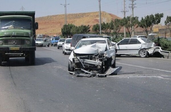 حادثه رانندگی عجیب و مرگبار در جاجرود / یک تریلی با ۱۳ خودرو برخورد کرد!