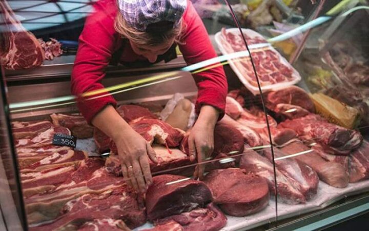 مصرف گوشت نصف شد / چرا با وجود کاهش تقاضا گوشت گران شد؟