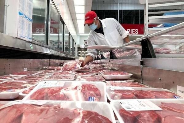 کاهش عجیب مصرف گوشت قرمز در بین ایرانیان /  اقشار کم درآمد دیگر توان خرید نان و ماست را هم ندارند