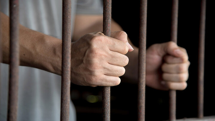 فوت یک زندانی در اثر اجرای حکم شلاق در اهر صحت دارد؟