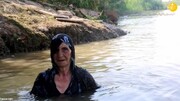 مهارت عجیب پیرزن ۸۵ ساله در شنا / فیلم
