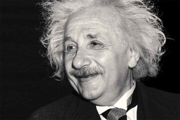 علت زبان درازی آلبرت انیشتین در عکس مشهور چیست؟ + عکس
