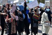 تصاویری تلخ از کتک زدن زنان معترض افغالی با کابل برق / فیلم