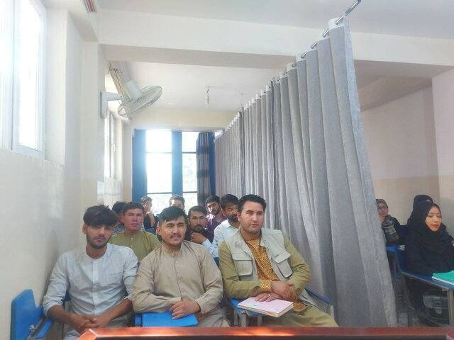 کلاس درس دانشجویان در افغانستان بعد از حضور طالبان! / عکس