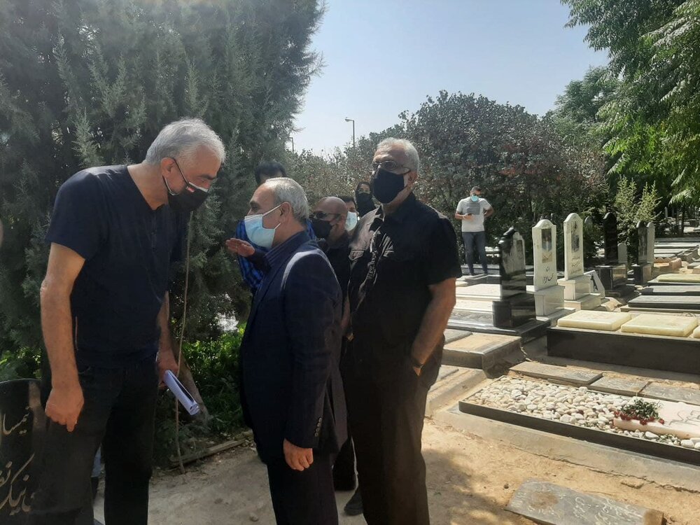 عباس انصاری‌فرد در قطعه نام‌آوران به خاک سپرده شد / عکس