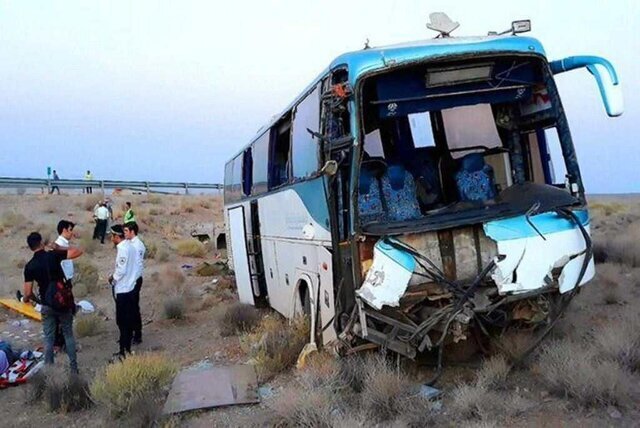 تصادف وحشتناک اتوبوس با تریلی ۲۵ کشته و مصدوم برجای گذاشت